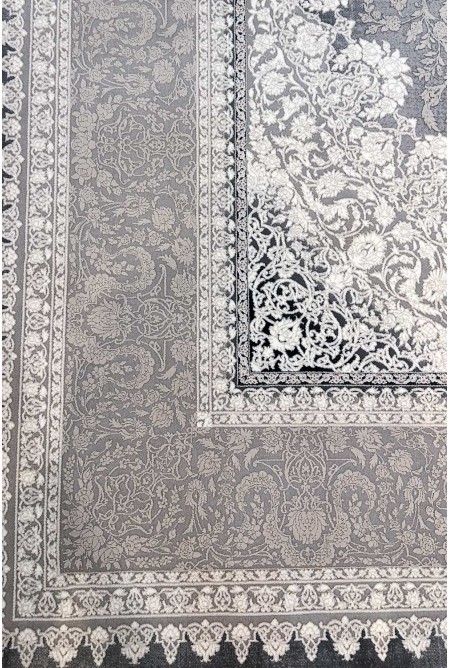 Traditional White/Grey Rug